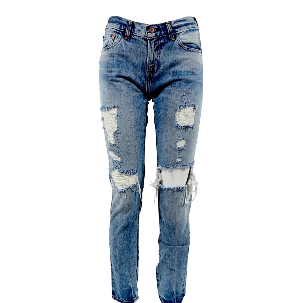 ❌❌SOLD❌❌Levi’s distressed jeans